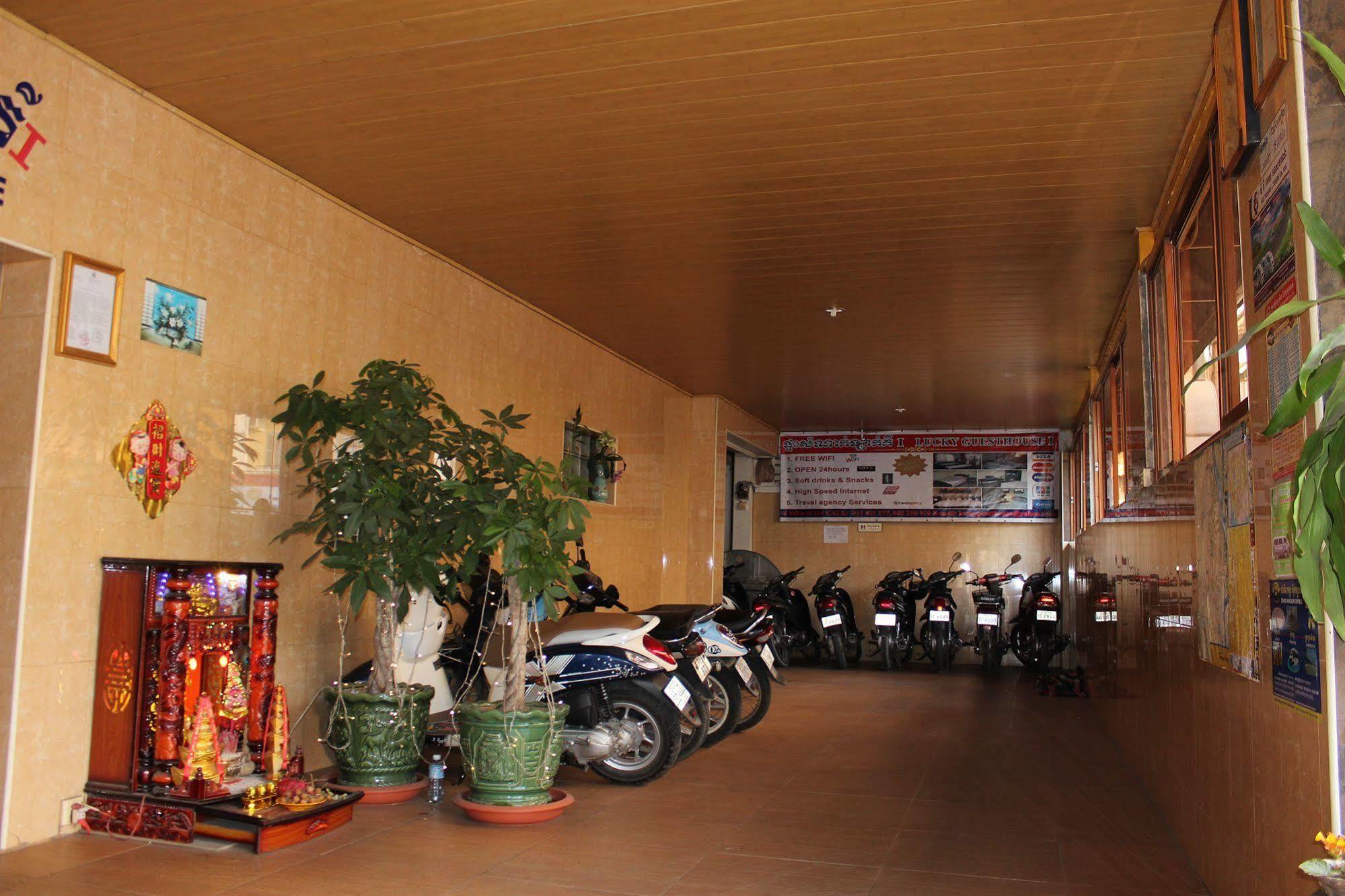 Lucky 1 Guesthouse Phnom Penh Exterior foto